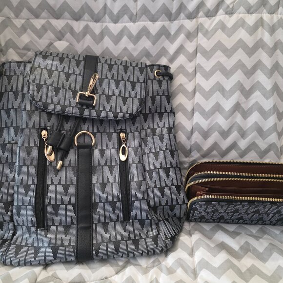 Black and white backpack style bag - Picture 4 of 4